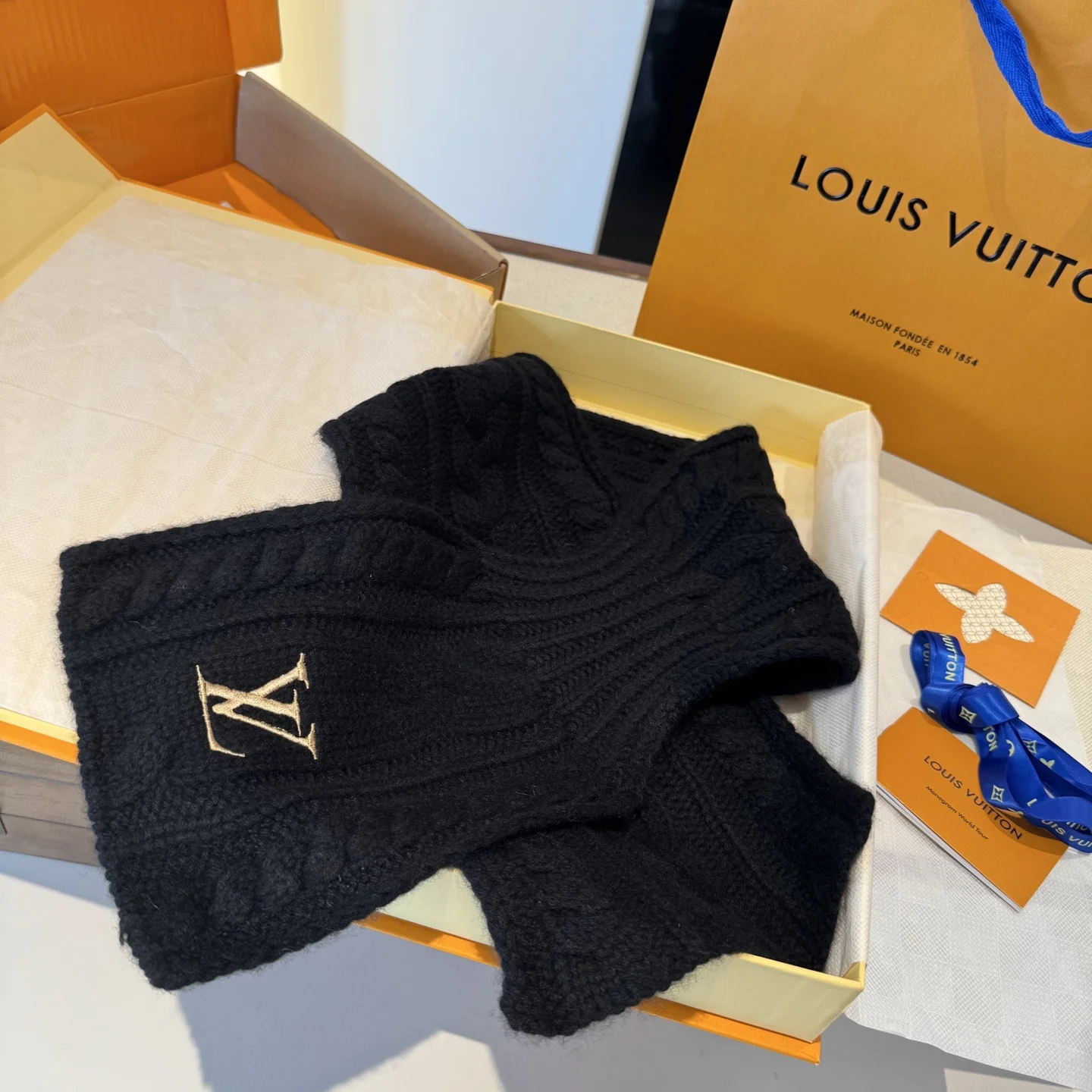 7-1538 Louis Vuitton Never Freeze Cable Knit Wool Scarf - Image 1