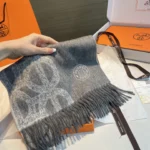 Hermès Chaîne d'Ancre Reversible Lambswool Scarf - Image 6