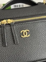 Chanel Vanity Case with Chain Small 19cm - Image 7