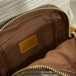 Louis Vuitton Amazone Crossbody Bag Vintage M14014 - Image 8