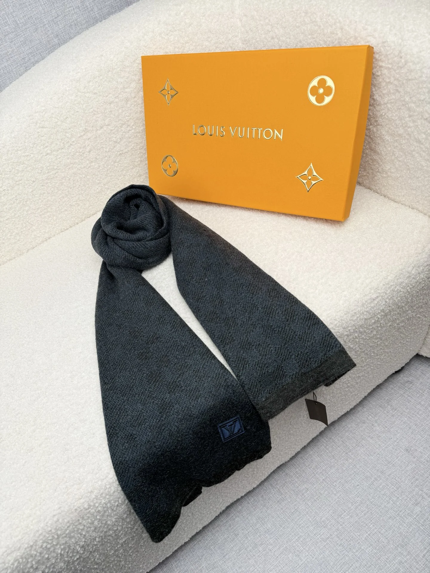 8-1746 Louis Vuitton Monogram Knit Wool Scarf - Image 1