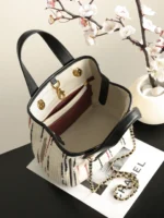 Chanel AS2199 Tote Bag 21cm - Image 8