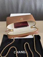 Chanel Vanity Case with Chain Small 19cm - Image 8
