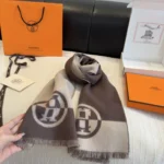 Hermès Ex-Libris Jacquard Reversible Cashmere Scarf - Image 9