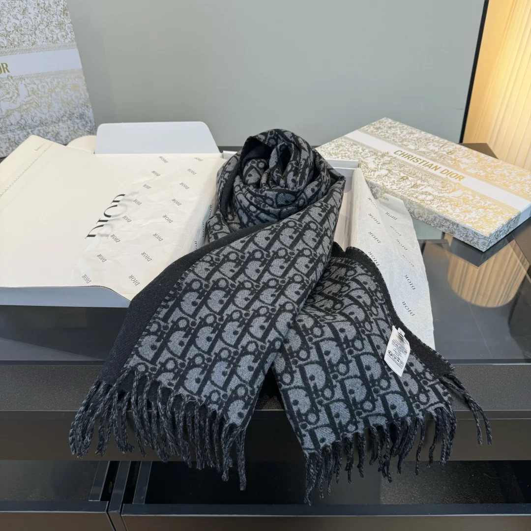 9-1321 Dior Oblique Reversible Cashmere Scarf - Image 1