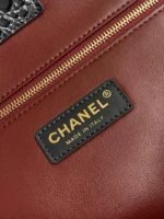 Chanel 26S Cerf Crocodile-Embossed Tote Bag 39cm - Image 9