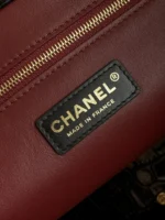 Chanel 26S Cerf Crocodile-Embossed Tote Bag 40cm - Image 9