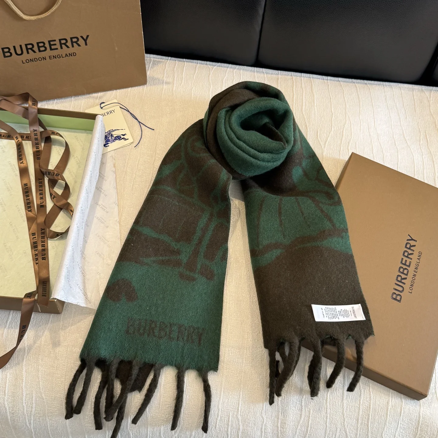 9-1821 Burberry Equestrian Knight Jacquard Double-Sided Cashmere Scarf 35x190cm - Image 1