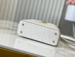 Louis Vuitton Capucines Mini White Ostrich Crystal LV Bag 22cm - Image 9