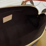 Louis Vuitton Squire East West Monogram M28953 - Image 9